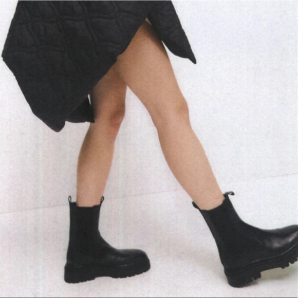 NWT Zara Black Flat Leather Lug Ankle Boots. Size 7.5. - Picture 2 of 10